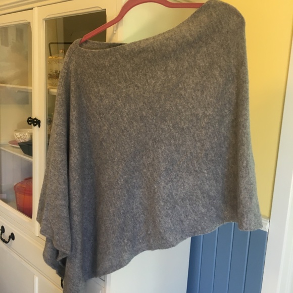 Wool/cashmere Poncho - Picture 3 of 4